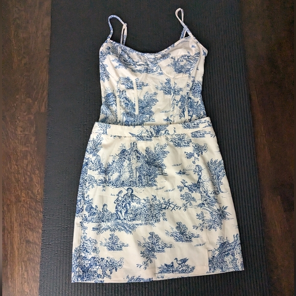 Cute set: printed body suit and matching mini skirt - Picture 16 of 16